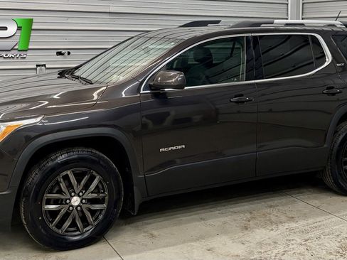 Used 2019 GMC Acadia SLT image 1