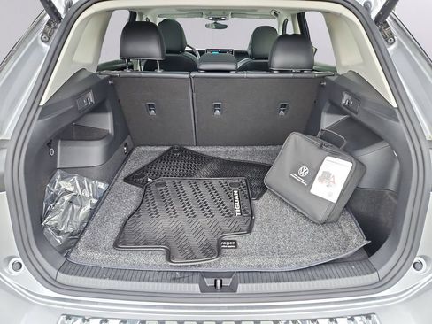 Certified 2026 Volkswagen Tiguan SE AWD/4WD image 33