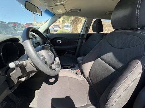 Used 2015 Kia Soul FWD image 9