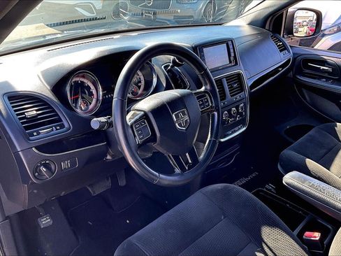 Used 2017 Dodge Grand Caravan SE FWD image 14