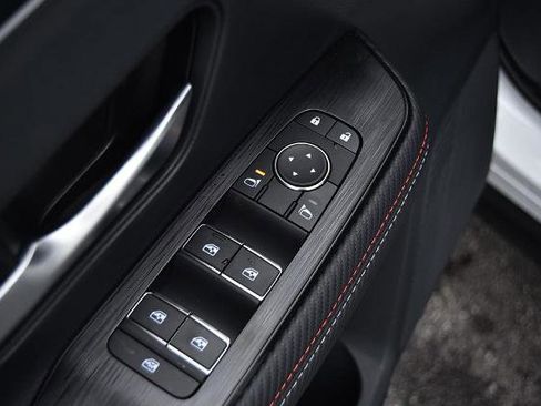 New 2025 Nissan Kicks SR image 9