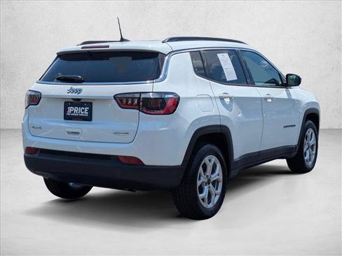 Used 2025 Jeep Compass Latitude AWD/4WD image 5