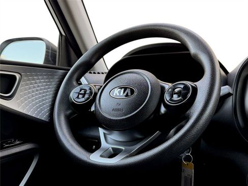 Used 2021 Kia Soul LX image 9