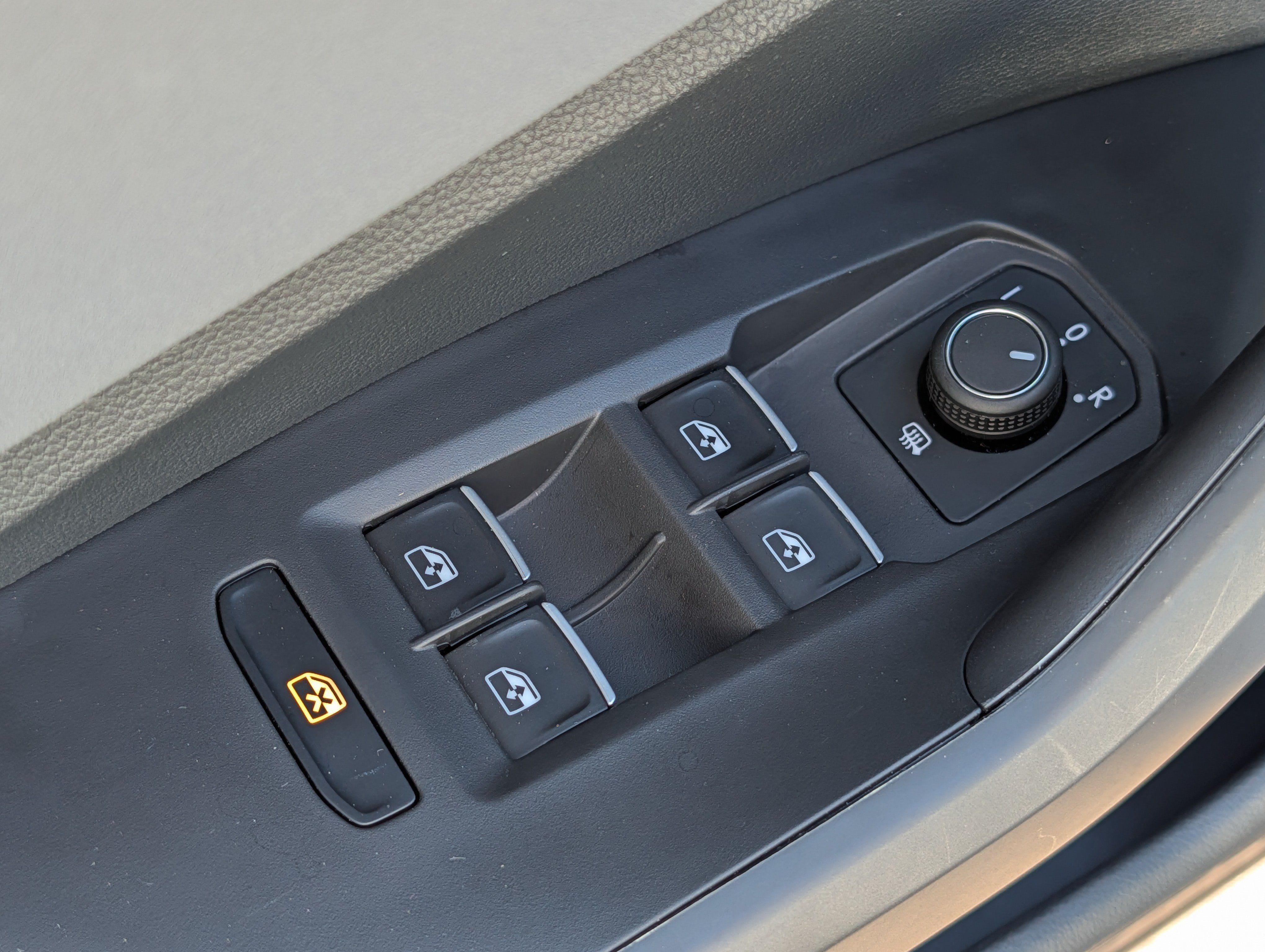 Certified 2025 Volkswagen Jetta SE FWD image 19