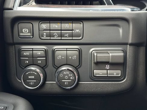 Used 2026 Chevrolet Tahoe Z71 w/ Z71 Off-Road Package AWD/4WD image 35