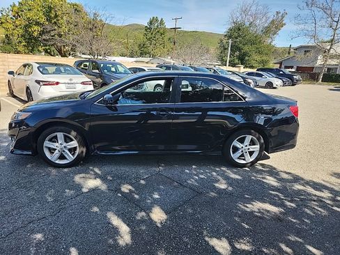 Used 2013 Toyota Camry SE image 2