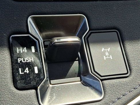 Used 2024 Lexus GX 550 w/ Accessory Package (Z1) AWD/4WD image 25