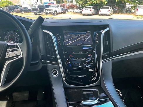 Used 2019 Cadillac Escalade Platinum AWD/4WD image 8