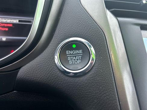 Used 2019 Ford Fusion SE image 18