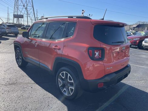 Used 2018 Jeep Renegade Latitude w/ Cold Weather Group image 3