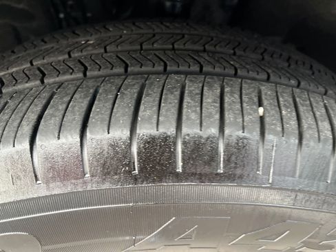 Used 2024 Toyota Highlander XLE image 28