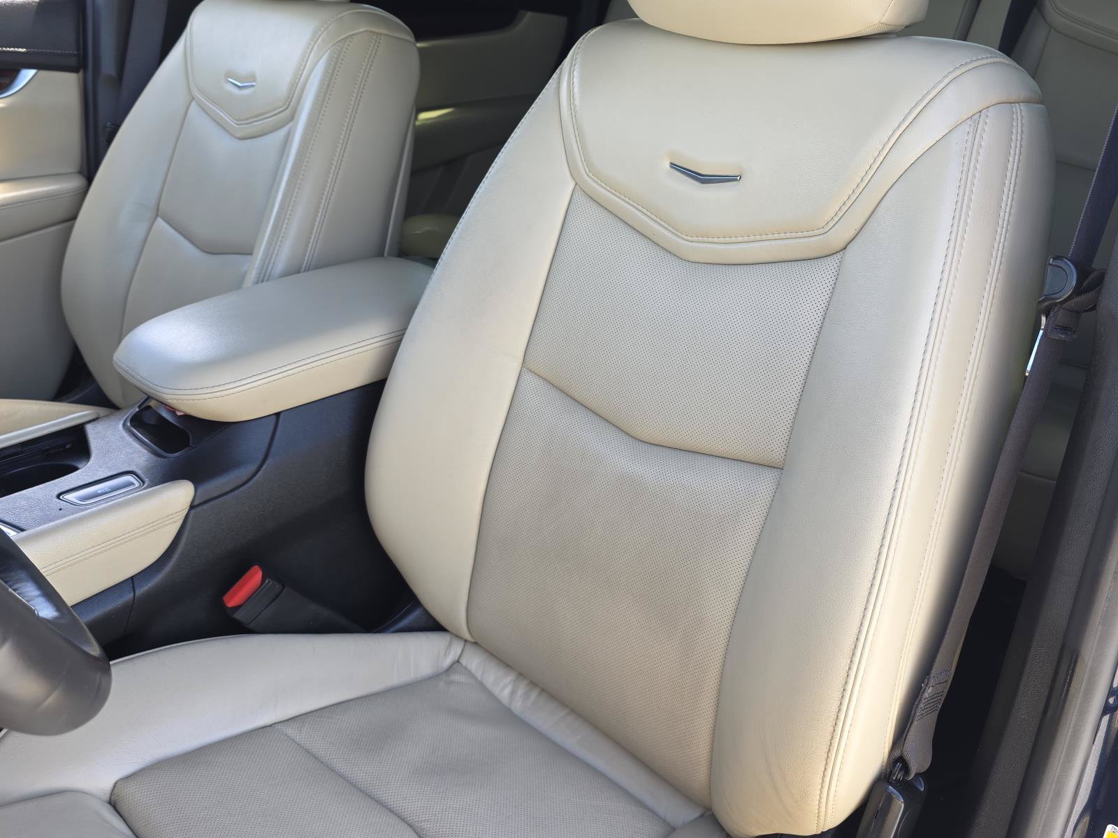 Used 2017 Cadillac XT5 Luxury w/ Driver Awareness Package FWD image 18