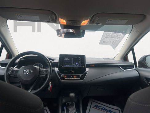 Used 2022 Toyota Corolla LE image 3