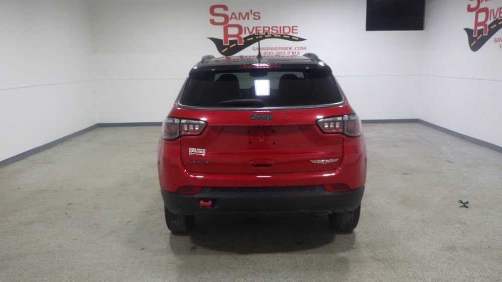 Used 2021 Jeep Compass Trailhawk AWD/4WD image 3