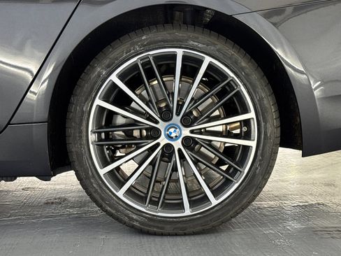 Used 2023 BMW 530e w/ Convenience Package image 11