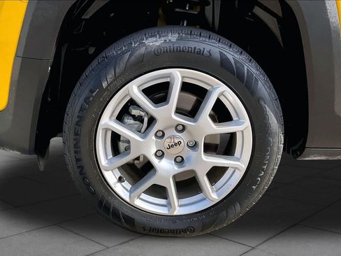 Used 2023 Jeep Renegade Latitude AWD/4WD image 11