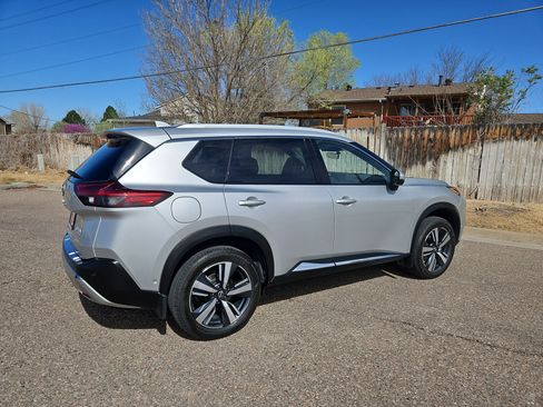 Used 2023 Nissan Rogue Platinum w/ Platinum Premium Package image 3