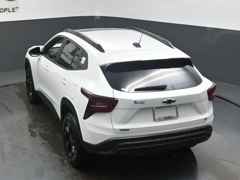 New 2026 Chevrolet Trax LT w/ Sunroof Package FWD image 19