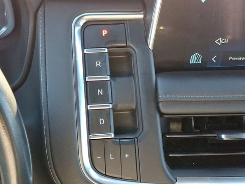 Used 2023 Chevrolet Suburban LT image 16