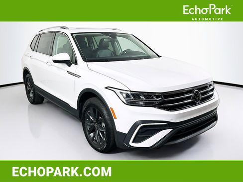 Used 2024 Volkswagen Tiguan SE image 1