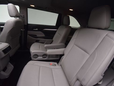 Used 2015 Toyota Highlander XLE AWD/4WD image 26
