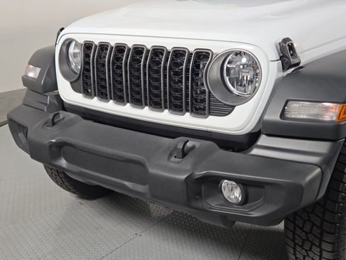 Used 2025 Jeep Wrangler Sport AWD/4WD image 8