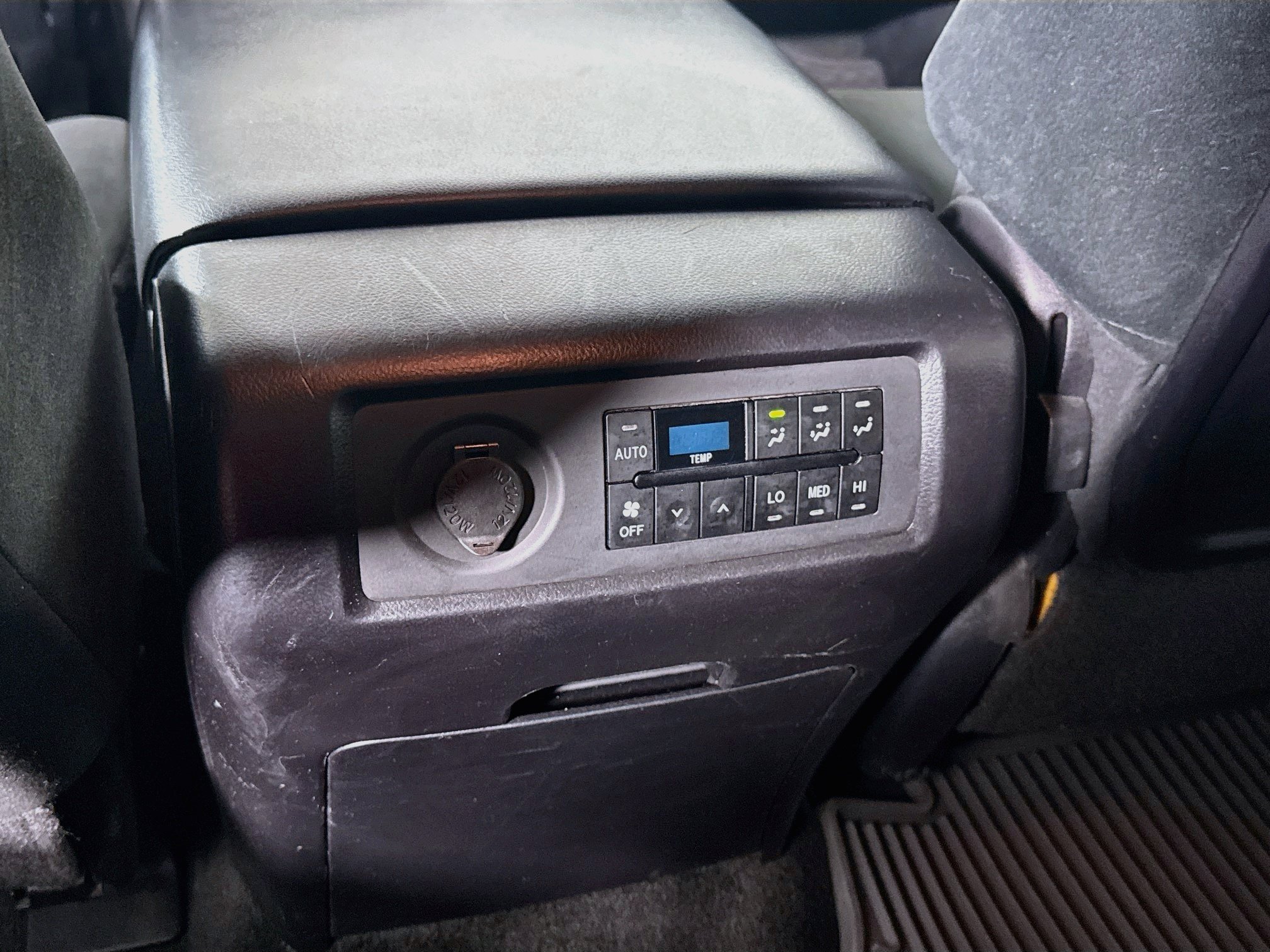 Used 2013 Toyota Sequoia SR5 w/ Sport Appearance Pkg AWD/4WD image 24