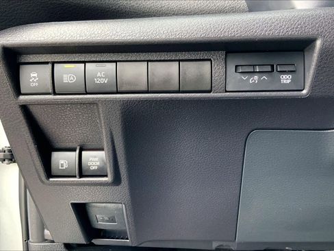 Used 2025 Toyota Sienna XSE w/ XSE Plus Package FWD image 33