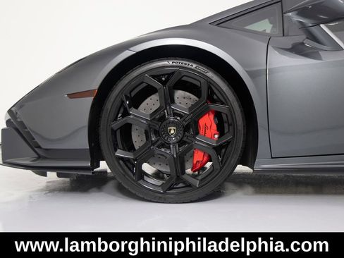 Used 2023 Lamborghini Huracan Tecnica RWD image 9