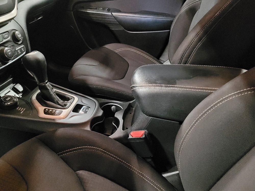 Used 2015 Jeep Cherokee Latitude AWD/4WD image 26