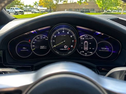 Used 2021 Porsche Cayenne E-Hybrid AWD/4WD image 16