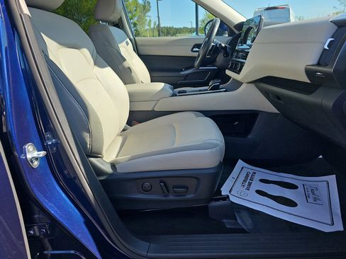 Used 2023 Nissan Pathfinder SL w/ SL Premium Package AWD/4WD image 11