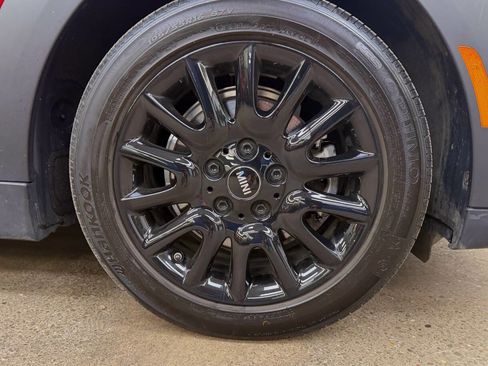 Used 2022 MINI Cooper 2-Door Hardtop w/ Premium Package image 17