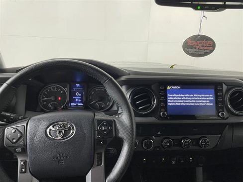 Certified 2020 Toyota Tacoma TRD Sport w/ Technology Package AWD/4WD image 15