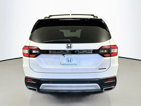 Certified 2024 Honda Pilot Touring image 6