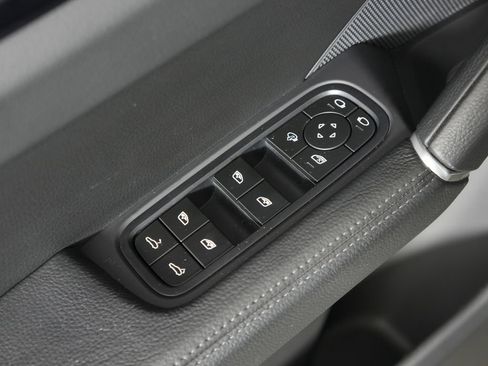 Used 2023 Porsche Cayenne AWD/4WD image 18