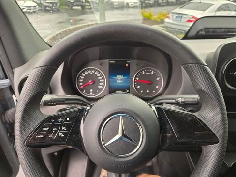 Used 2025 Mercedes-Benz Sprinter 2500 image 7