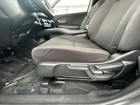 Used 2017 Honda HR-V LX image 12