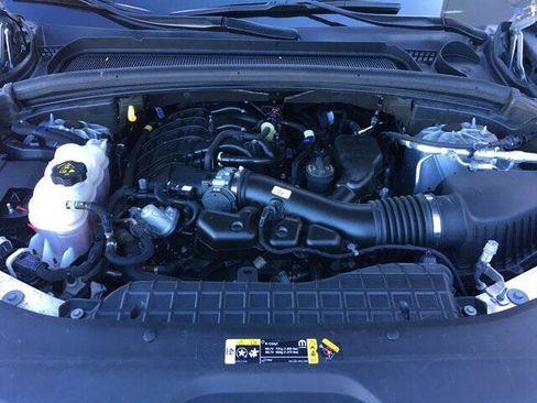 Used 2023 Jeep Grand Cherokee Limited image 37