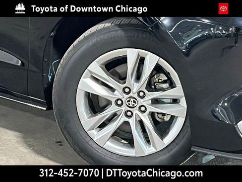 Used 2023 Toyota Sienna Limited FWD image 2