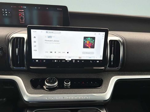 Used 2025 Ford Expedition Tremor image 17