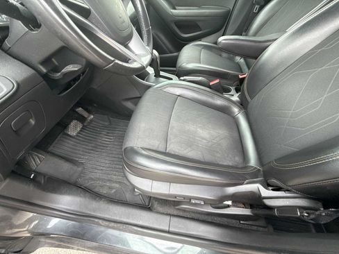 Certified 2018 Chevrolet Trax LT w/ LT Convenience Package FWD image 32
