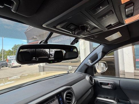 Used 2017 Toyota Tacoma TRD Off-Road w/ Premium & Technology Package image 29