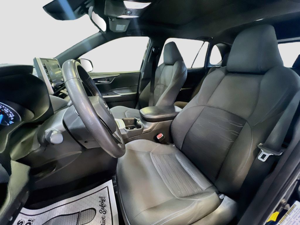 Used 2022 Toyota RAV4 SE w/ Convenience Package AWD/4WD image 20