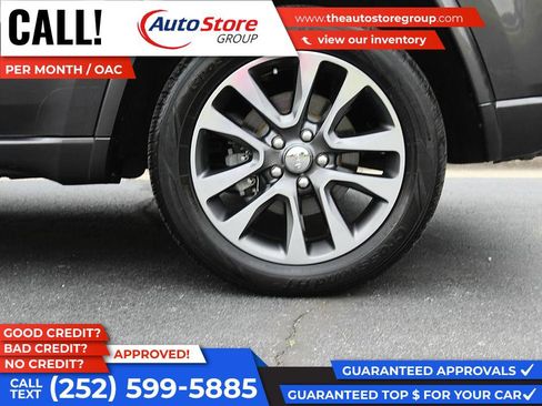 Used 2017 Jeep Grand Cherokee Overland AWD/4WD image 9