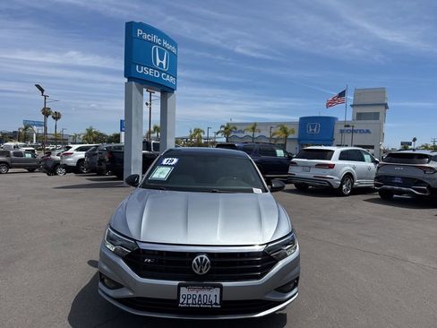 Used 2019 Volkswagen Jetta R-Line FWD image 2