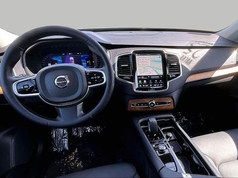 Used 2025 Volvo XC90 B6 Plus w/ Protection Package Premier AWD/4WD image 16