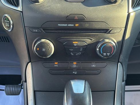 Used 2018 Ford Edge SE FWD image 14