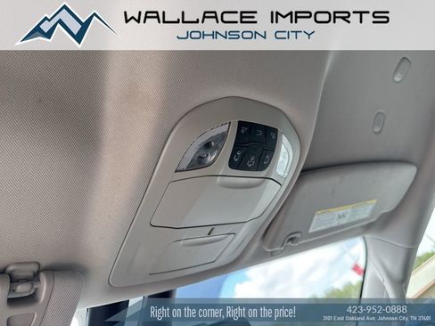 Used 2022 Chrysler Pacifica Touring-L FWD image 14