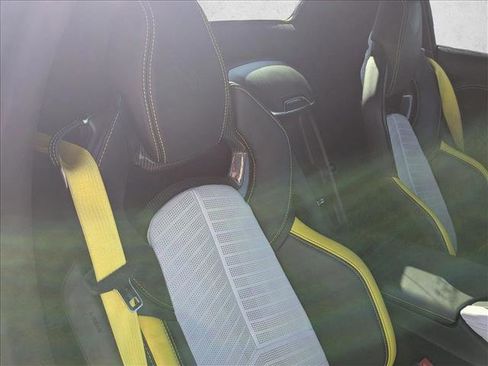 Used 2021 Chevrolet Corvette Stingray Premium Conv w/ Z51 Performance Package image 18